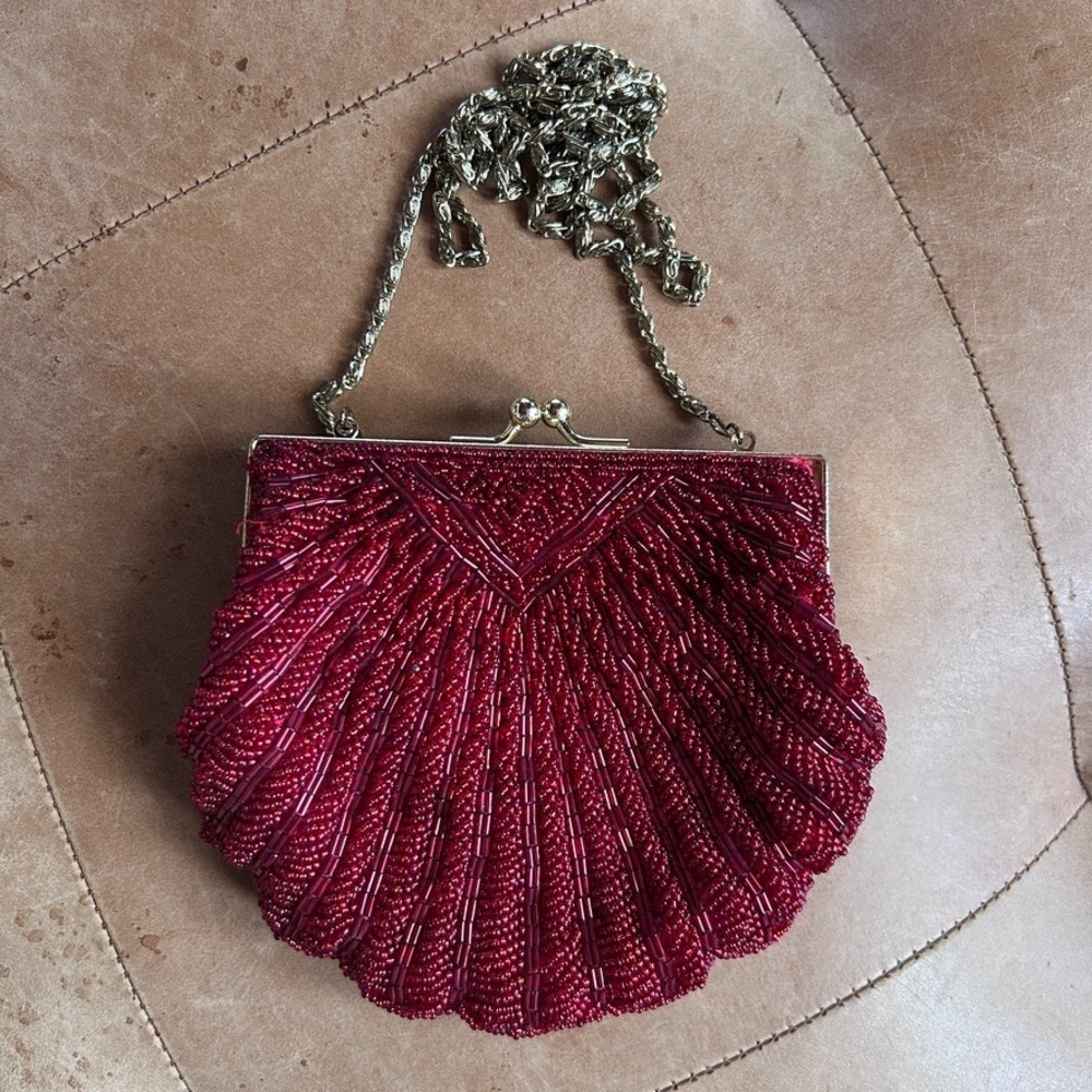 Vintage La Regale Red Glass Bead Shell Purse Evening Bag Clutch Art Deco Gatsby
